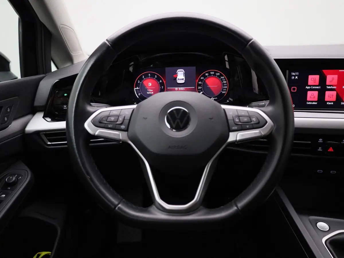 1.0 TSI Life | Apple Carplay / Android Auto | Sfeerverlichting | Parkeersensoren | Lichtmetalen Velgen |