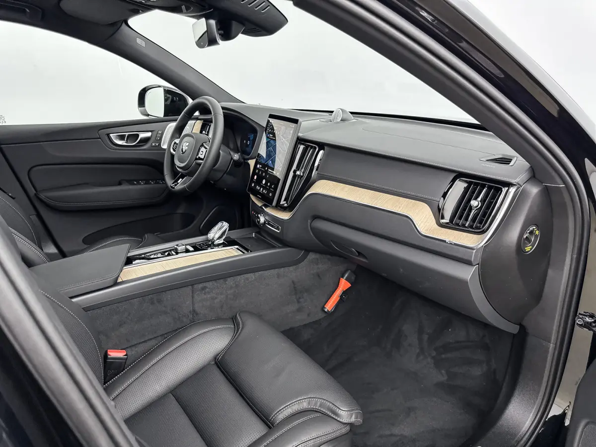 T8 Plug-in hybrid AWD Ultra Dark Exec. Ed. | 22" | Heico Diffusor | Getint & Gelamineerd Glas | Alarmklasse 3 | Black Edition Interieur | Luchtvering | Bowers & Wilkins | Geventileerd Nappa 