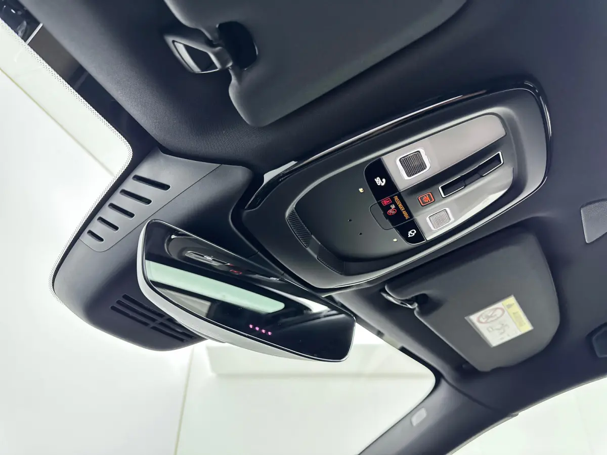 T8 Plug-in hybrid AWD Ultra Dark Exec. Ed. | 22" | Heico Diffusor | Getint & Gelamineerd Glas | Alarmklasse 3 | Black Edition Interieur | Luchtvering | Bowers & Wilkins | Geventileerd Nappa 
