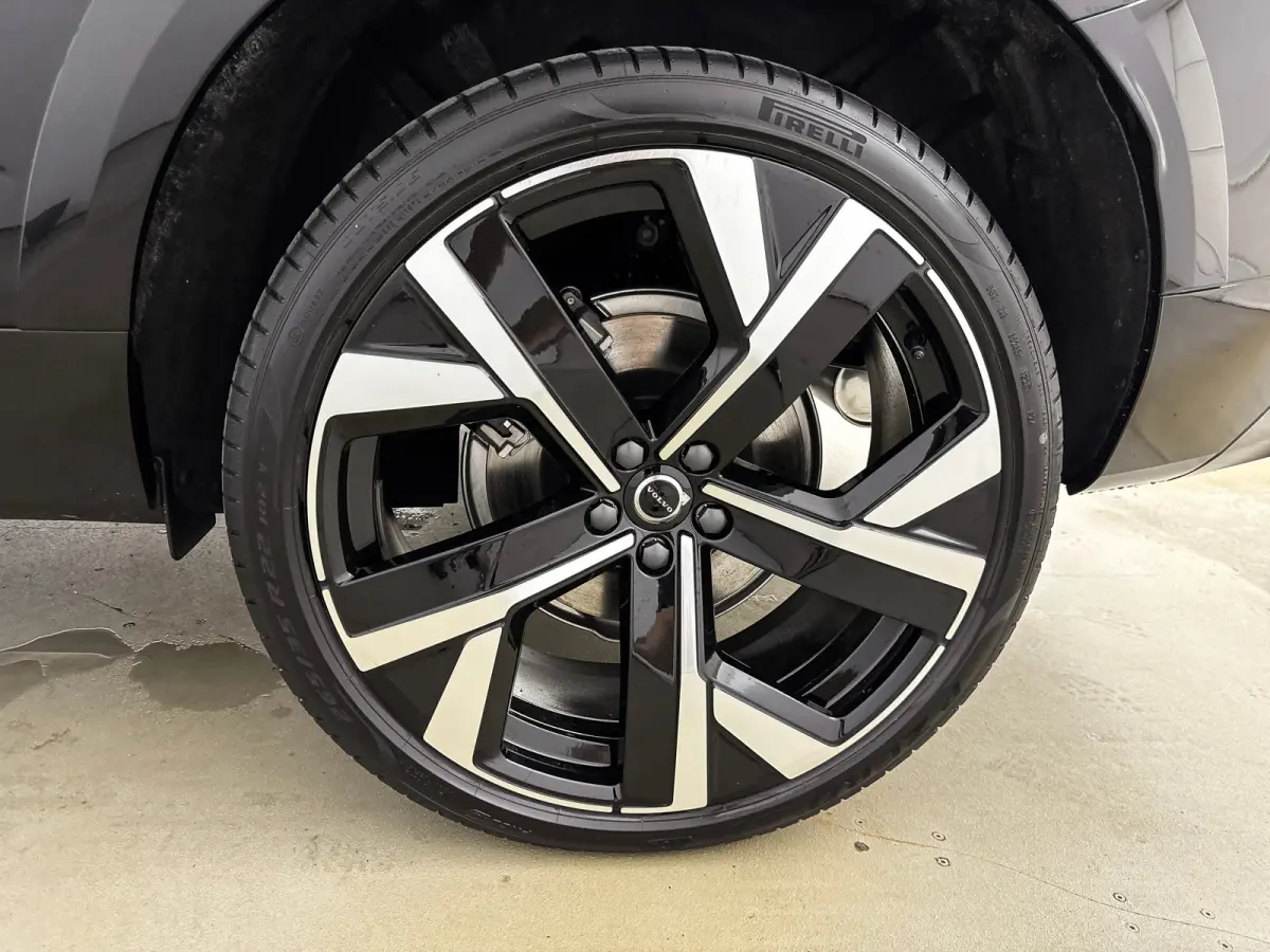 T8 Plug-in hybrid AWD Ultra Dark Exec. Ed. | 22" | Heico Diffusor | Getint & Gelamineerd Glas | Alarmklasse 3 | Black Edition Interieur | Luchtvering | Bowers & Wilkins | Geventileerd Nappa 