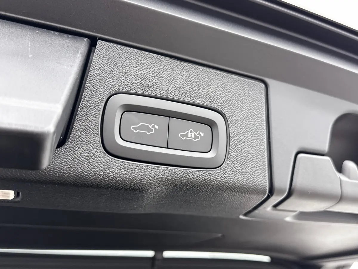 T8 Plug-in hybrid AWD Ultra Dark Exec. Ed. | 22" | Heico Diffusor | Getint & Gelamineerd Glas | Alarmklasse 3 | Black Edition Interieur | Luchtvering | Bowers & Wilkins | Geventileerd Nappa 