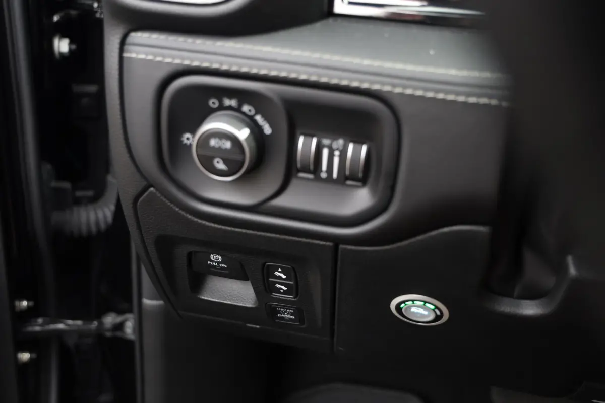 1500 4X4 5.7 V8 4x4 Crew Cab Limited Pano HUD Leder 1e Eig Trekhaak Camera