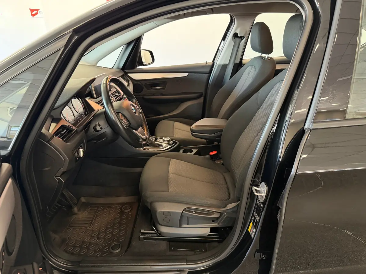 225xe iPerformance|NAVIGATIE|CRUISE|ECC AIRCO