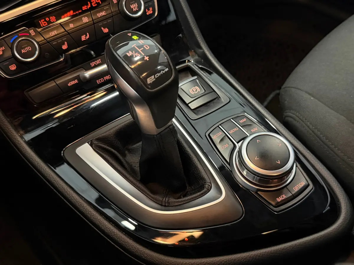 225xe iPerformance|NAVIGATIE|CRUISE|ECC AIRCO