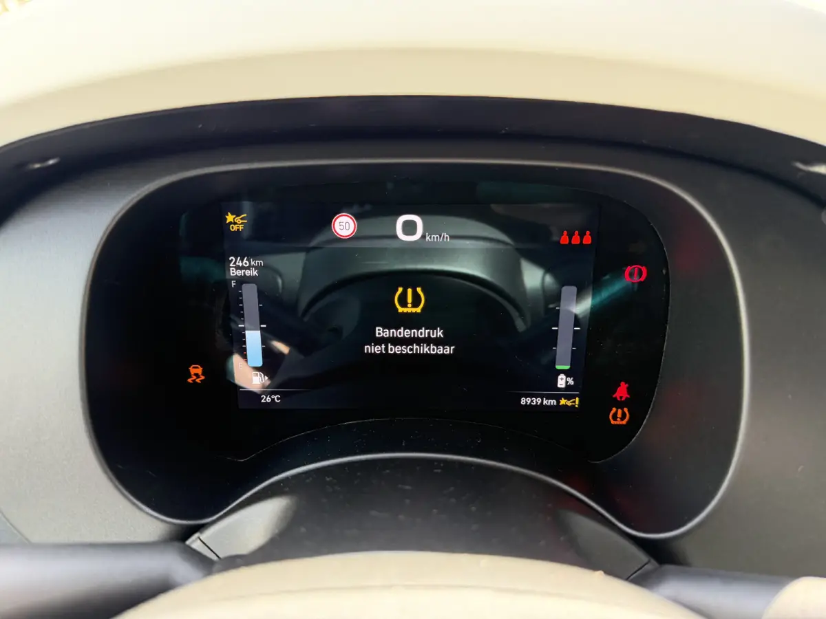 1.0 Cross (Airco - Navigatie via APP - Parkeersensoren - Apple Carplay - Cruise Controle)