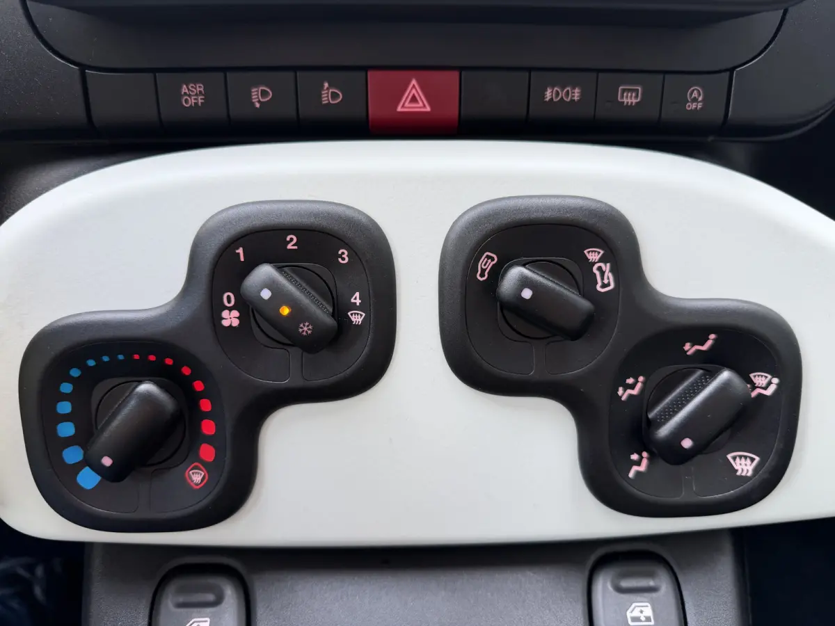 1.0 Cross (Airco - Navigatie via APP - Parkeersensoren - Apple Carplay - Cruise Controle)