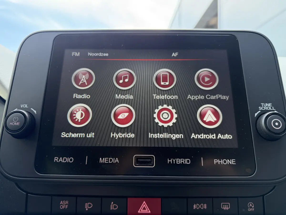 1.0 Cross (Airco - Navigatie via APP - Parkeersensoren - Apple Carplay - Cruise Controle)