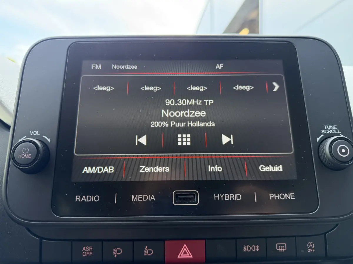1.0 Cross (Airco - Navigatie via APP - Parkeersensoren - Apple Carplay - Cruise Controle)