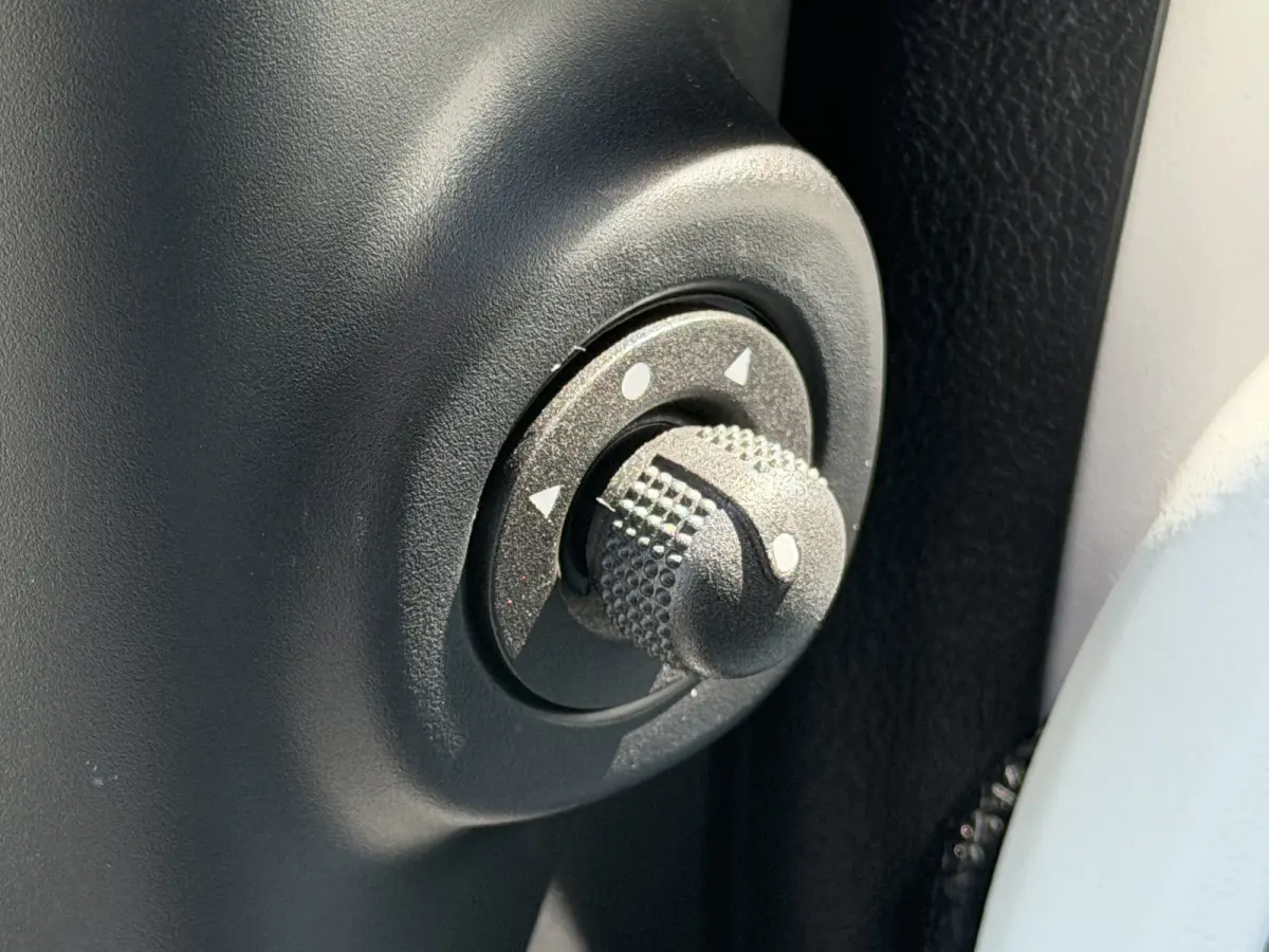 1.0 Cross (Airco - Navigatie via APP - Parkeersensoren - Apple Carplay - Cruise Controle)