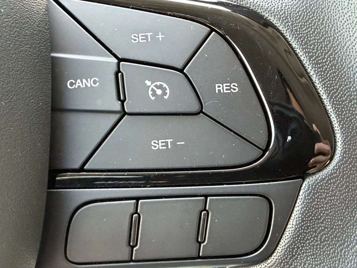 1.0 Cross (Airco - Navigatie via APP - Parkeersensoren - Apple Carplay - Cruise Controle)