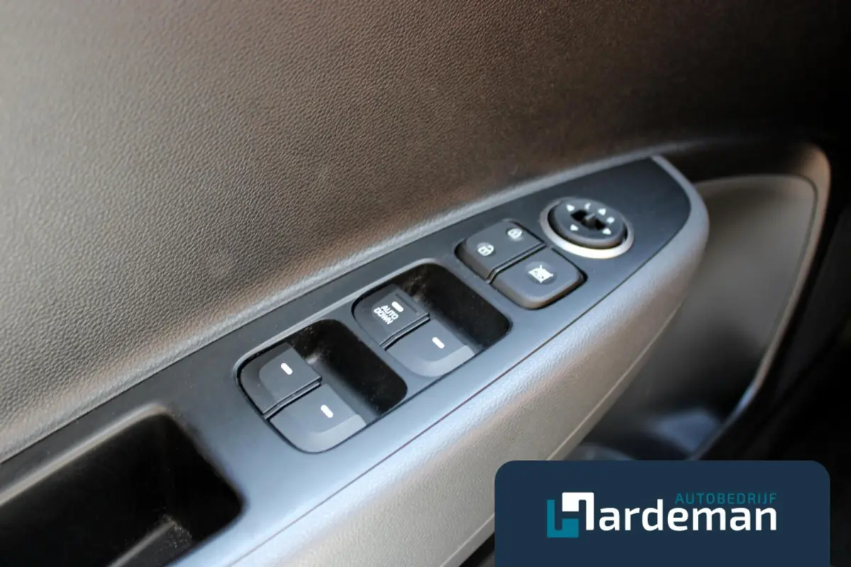 1.0i i-Premium Carplay Cruise