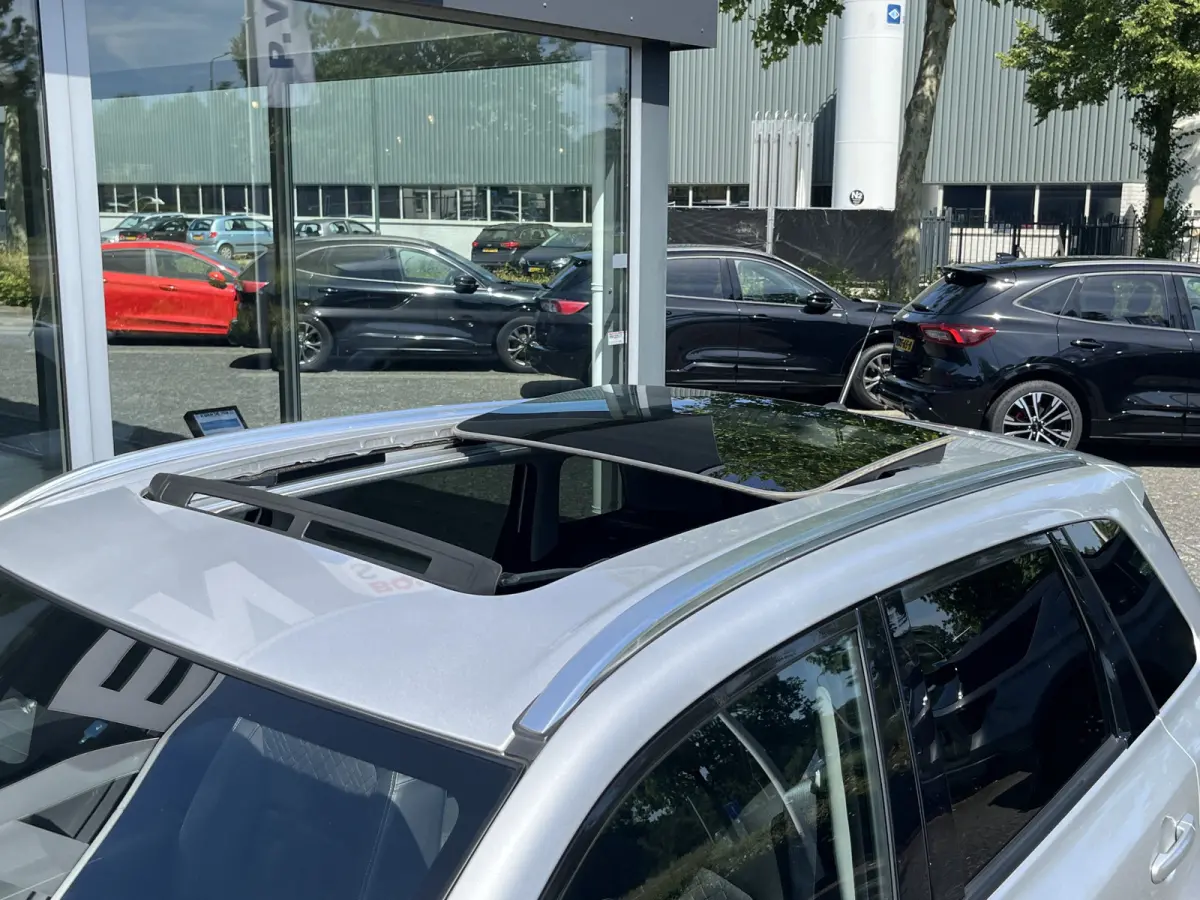 1.4 Boosterjet Smart Hybrid Style Automaat | €2.000,- voordeel | Meerdere kleuren leverbaar | Pano | Adapt. Cruise | Camera | Dodehoek | Rijstrook | Stoelverwarming | etc. etc.