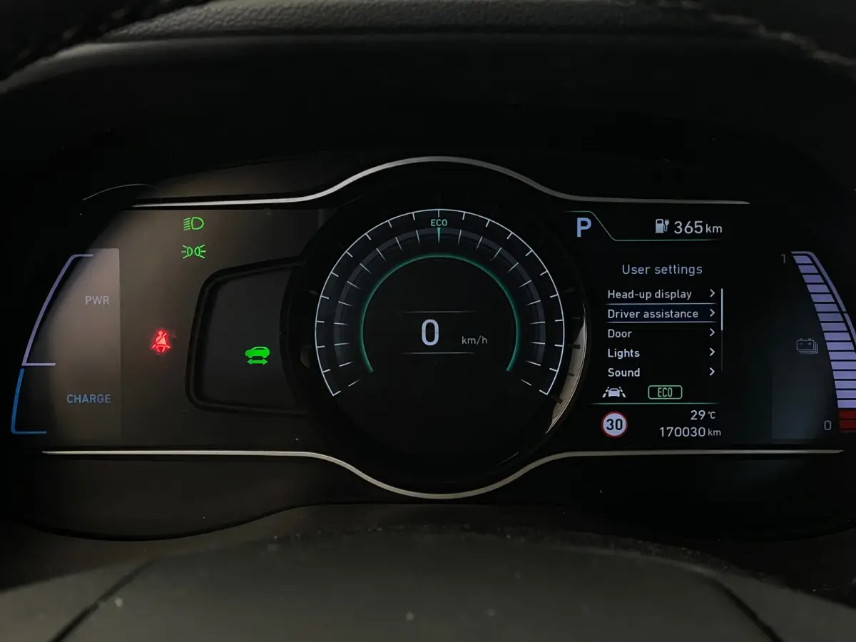 EV Premium 64 kWh SOH97%|1E EIG DEALEROND|HEADUP|STOEL&STUURVRM+VERKOELING|LEDER|BLINDSPOT|LANE ASS.|ADAPT.CRUISE