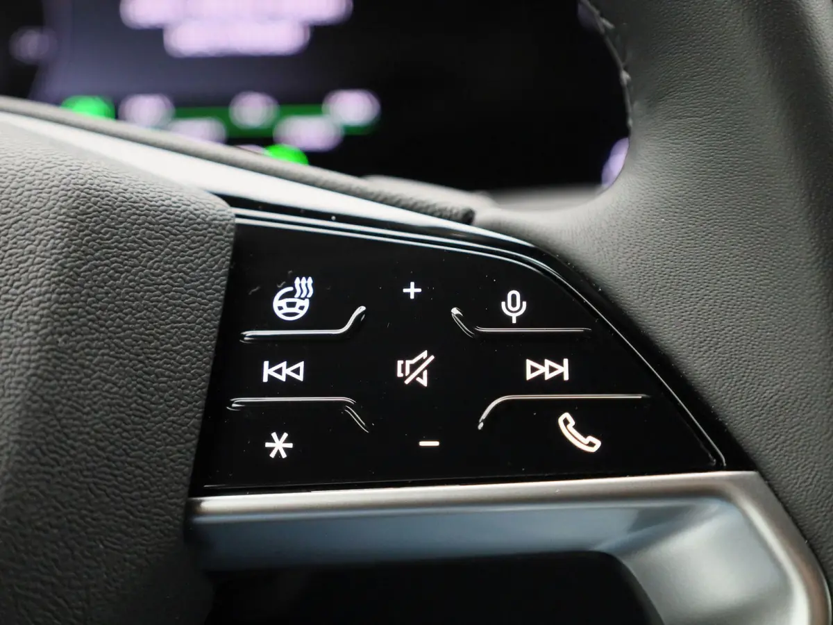 edition performance 100 kWh | Adaptive cruise control | 360 graden camera | Dodehoekdetectie | Stuurverwarming | Climate control | Carbon pakket | Stoelverwarming voor & achter | Warmtepomp 