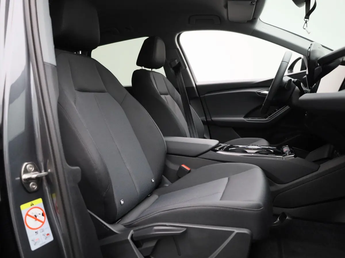 edition performance 100 kWh | Adaptive cruise control | 360 graden camera | Dodehoekdetectie | Stuurverwarming | Climate control | Carbon pakket | Stoelverwarming voor & achter | Warmtepomp 