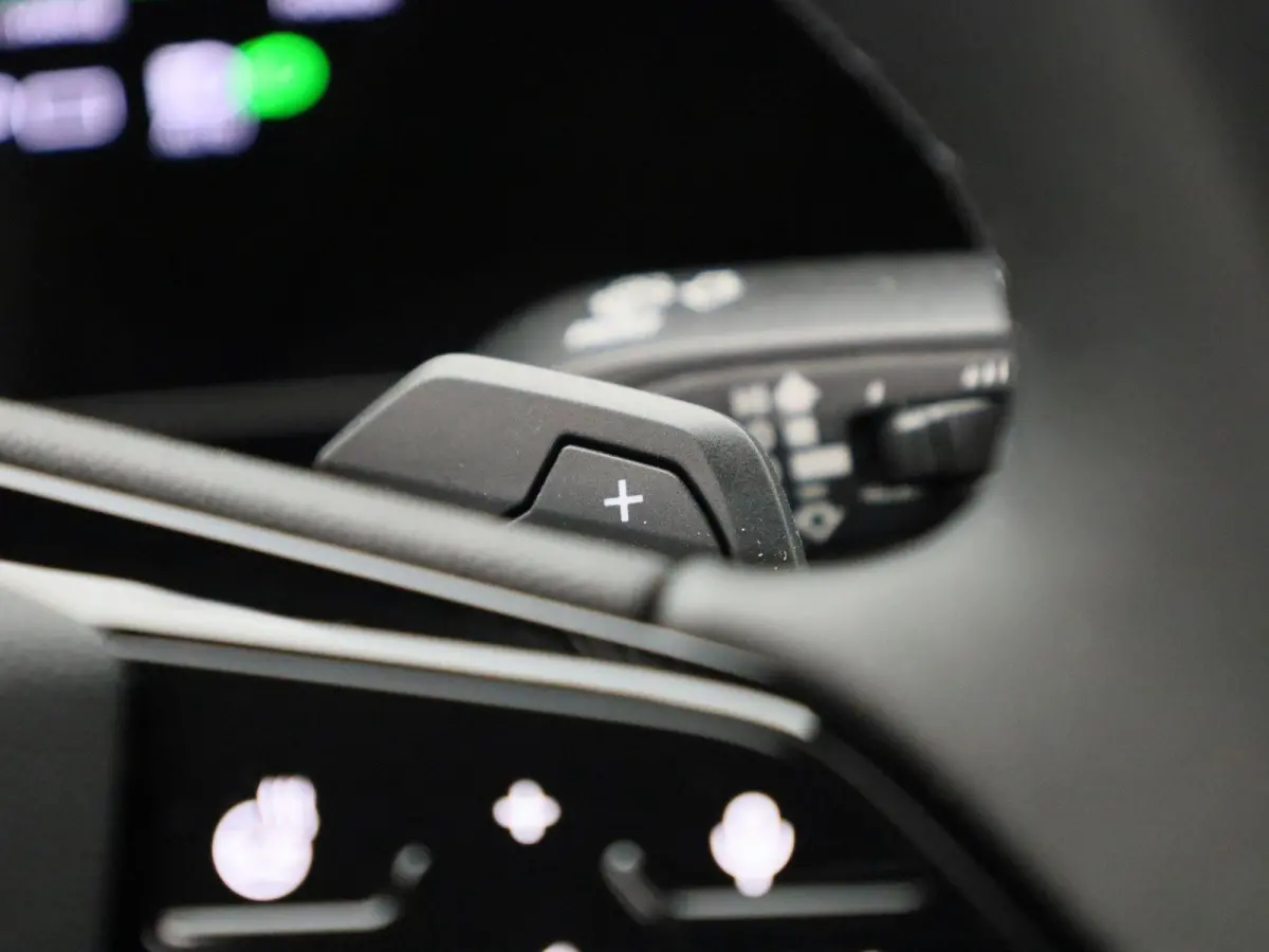 edition performance 100 kWh | Adaptive cruise control | 360 graden camera | Dodehoekdetectie | Stuurverwarming | Climate control | Carbon pakket | Stoelverwarming voor & achter | Warmtepomp 