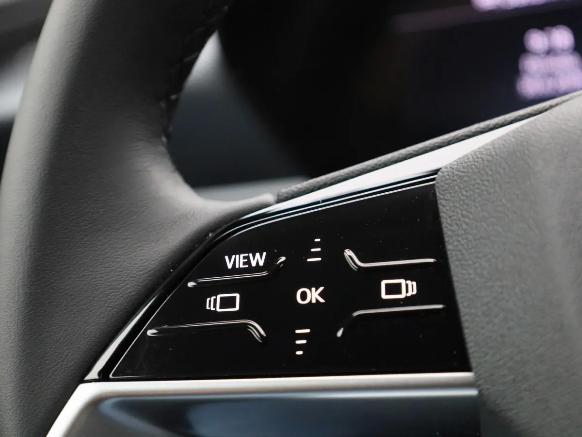 edition performance 100 kWh | Adaptive cruise control | 360 graden camera | Dodehoekdetectie | Stuurverwarming | Climate control | Carbon pakket | Stoelverwarming voor & achter | Warmtepomp 