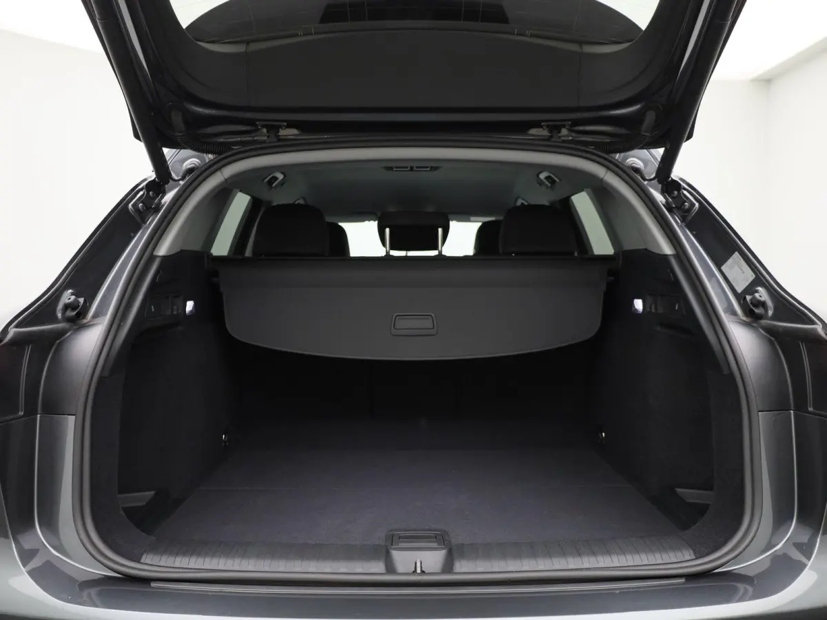 edition performance 100 kWh | Adaptive cruise control | 360 graden camera | Dodehoekdetectie | Stuurverwarming | Climate control | Carbon pakket | Stoelverwarming voor & achter | Warmtepomp 