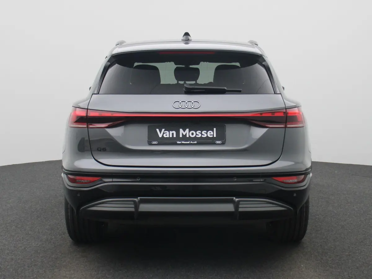 edition performance 100 kWh | Adaptive cruise control | 360 graden camera | Dodehoekdetectie | Stuurverwarming | Climate control | Carbon pakket | Stoelverwarming voor & achter | Warmtepomp 
