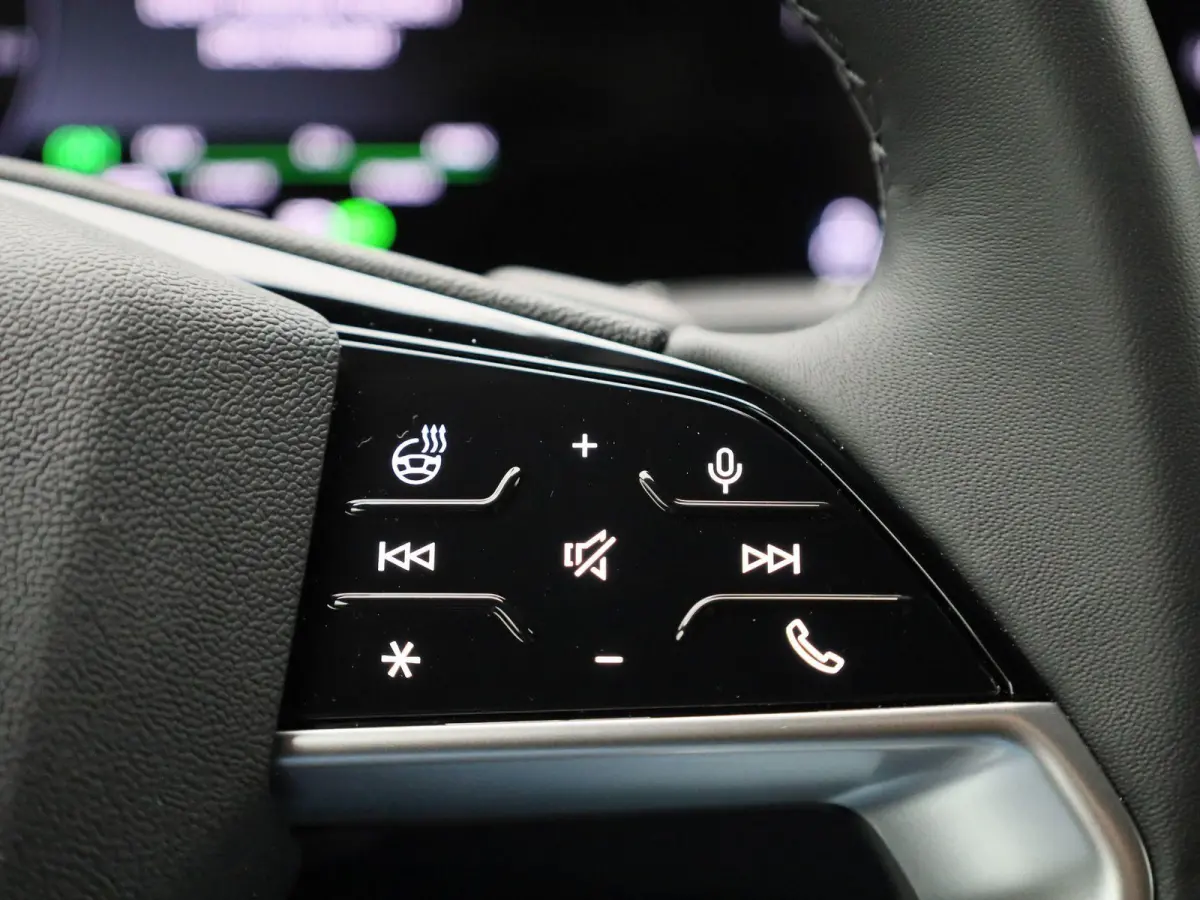 edition performance 100 kWh | Adaptive cruise control | 360 graden camera | Dodehoekdetectie | Stuurverwarming | Climate control | Carbon pakket | Stoelverwarming voor & achter | Warmtepomp 