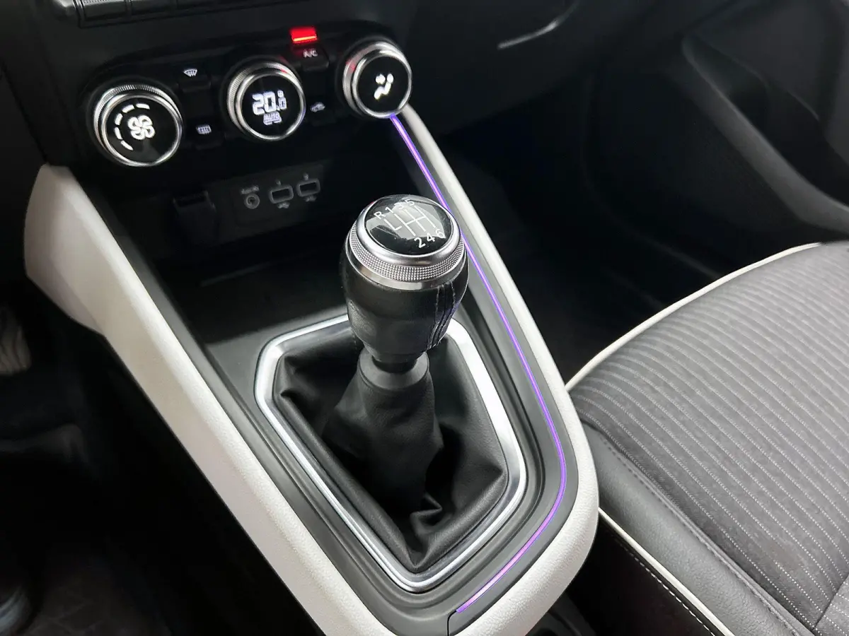 1.0 TCe Initiale Paris | Apple Carplay / Android Auto | Achteruitrijcamera | Stoelverwarming | Parkeersensoren |