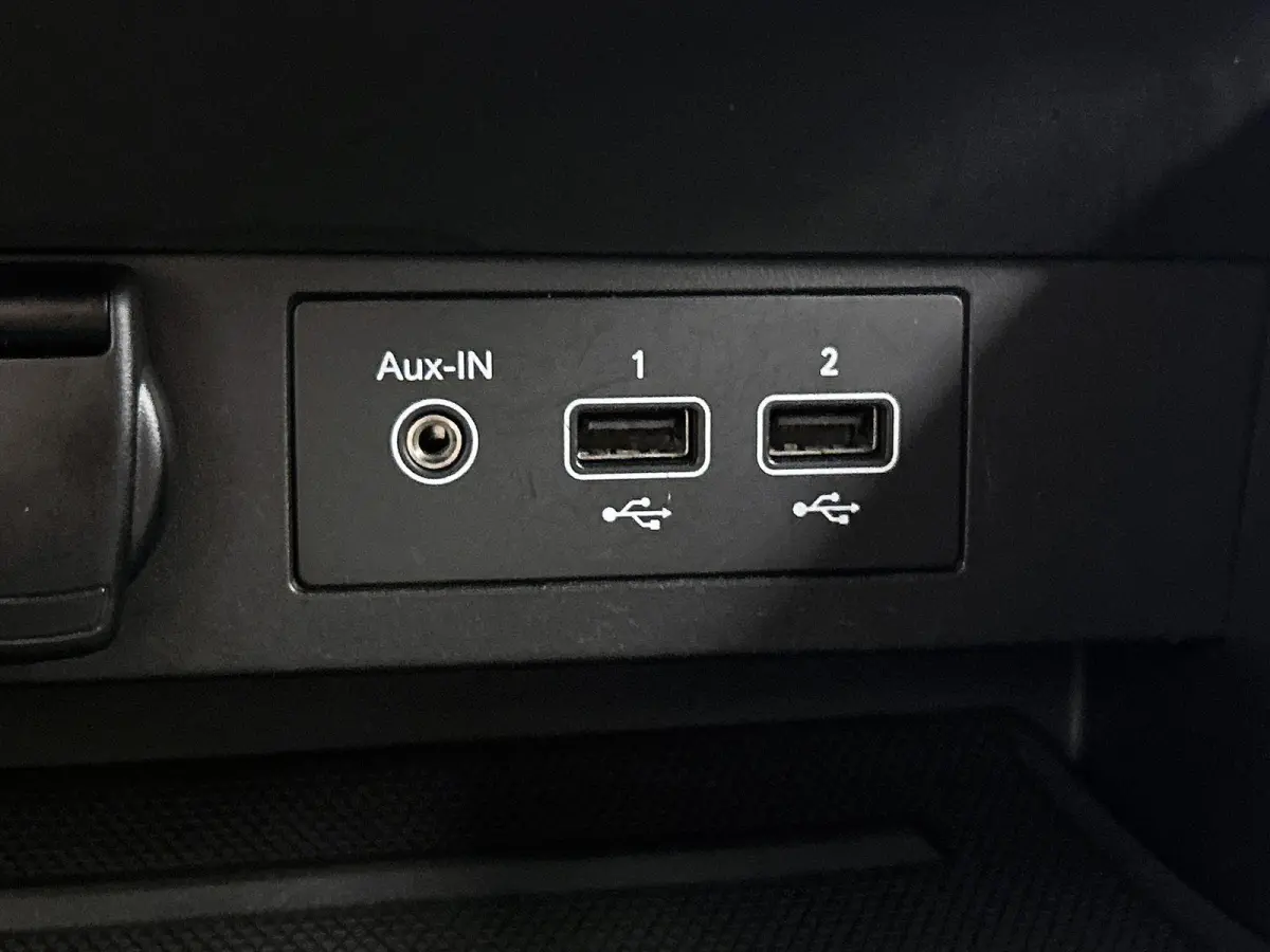 1.0 TCe Initiale Paris | Apple Carplay / Android Auto | Achteruitrijcamera | Stoelverwarming | Parkeersensoren |