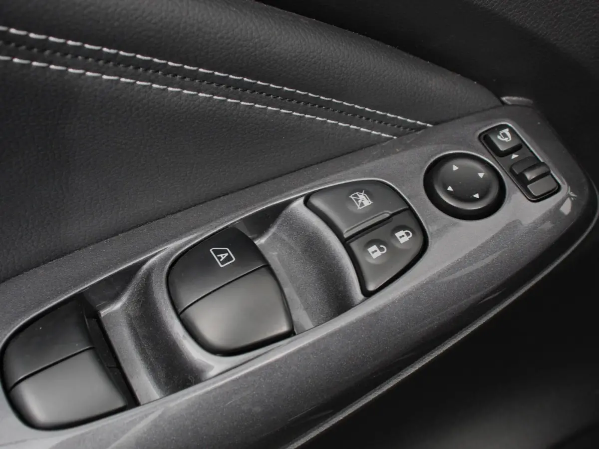 1.0 DIG-T Automaat N-Connecta Climate control Cruise control Achteruitrijcamera Keyless Navigatie LED Verwarmde voorstoelen Verwarmd stuurwiel Parkeersensoren Apple Carplay/ Android Auto