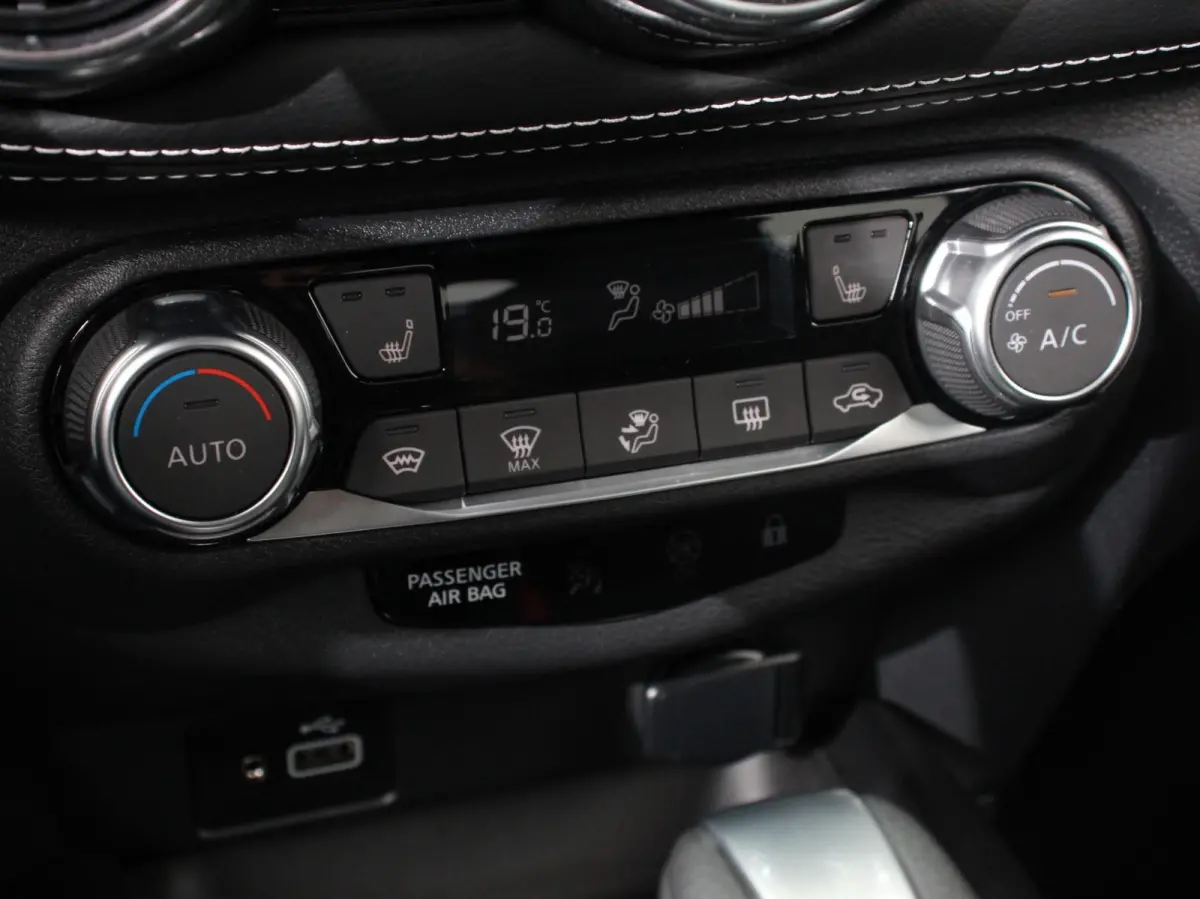 1.0 DIG-T Automaat N-Connecta Climate control Cruise control Achteruitrijcamera Keyless Navigatie LED Verwarmde voorstoelen Verwarmd stuurwiel Parkeersensoren Apple Carplay/ Android Auto