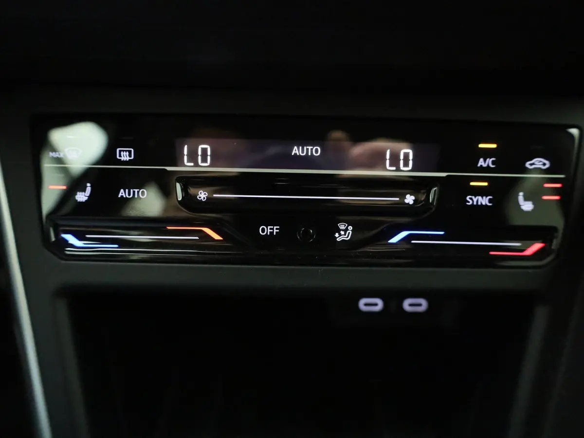 1.0 TSI Life Business | Apple Carplay / Android Auto | Stoelverwarming | Navigatie | Parkeersensoren |