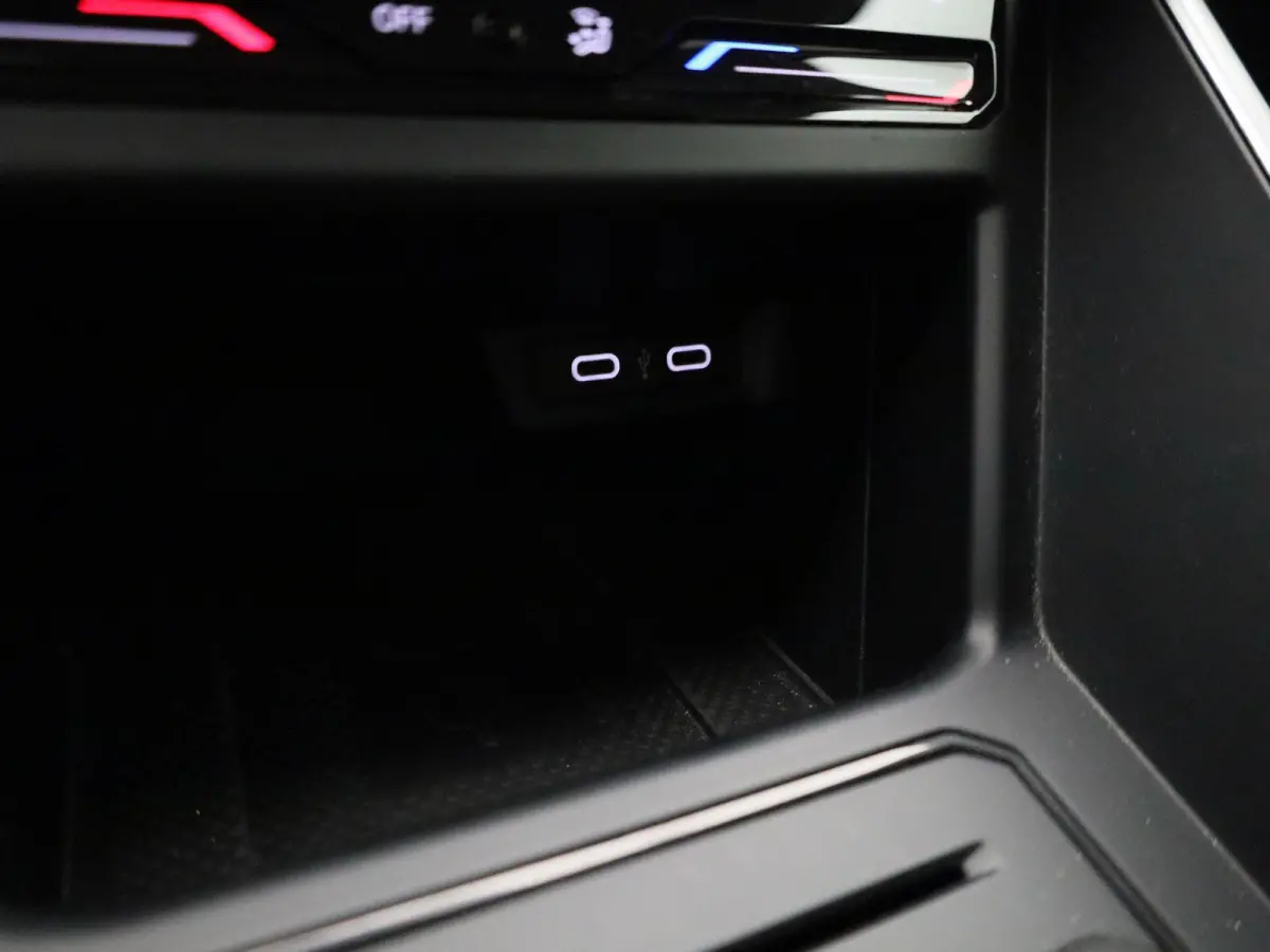 1.0 TSI Life Business | Apple Carplay / Android Auto | Stoelverwarming | Navigatie | Parkeersensoren |