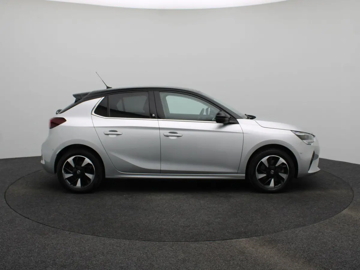 Corsa-e Auto Elegance | Apple Carplay / Android Auto | Virtual Cockpit | Privacy Glass | Multifunctioneel Stuurwiel |