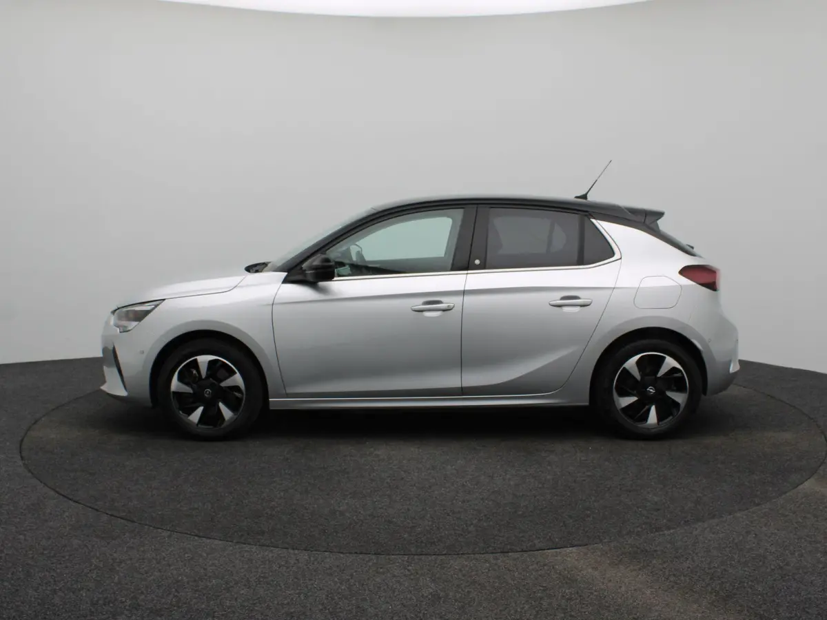 Corsa-e Auto Elegance | Apple Carplay / Android Auto | Virtual Cockpit | Privacy Glass | Multifunctioneel Stuurwiel |