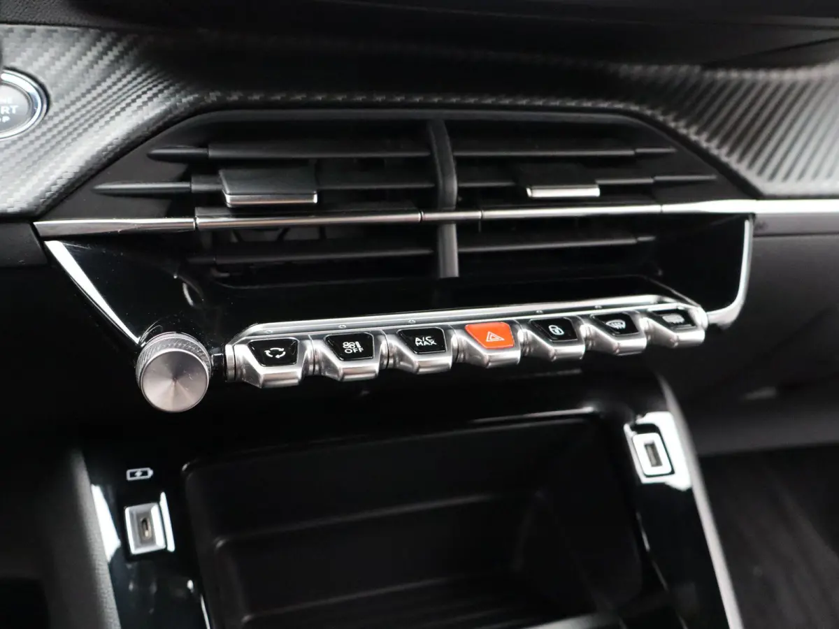 e-2008 Active Pack | Apple Carplay / Android Auto | Multifunctioneel Stuurwiel | Keyless |