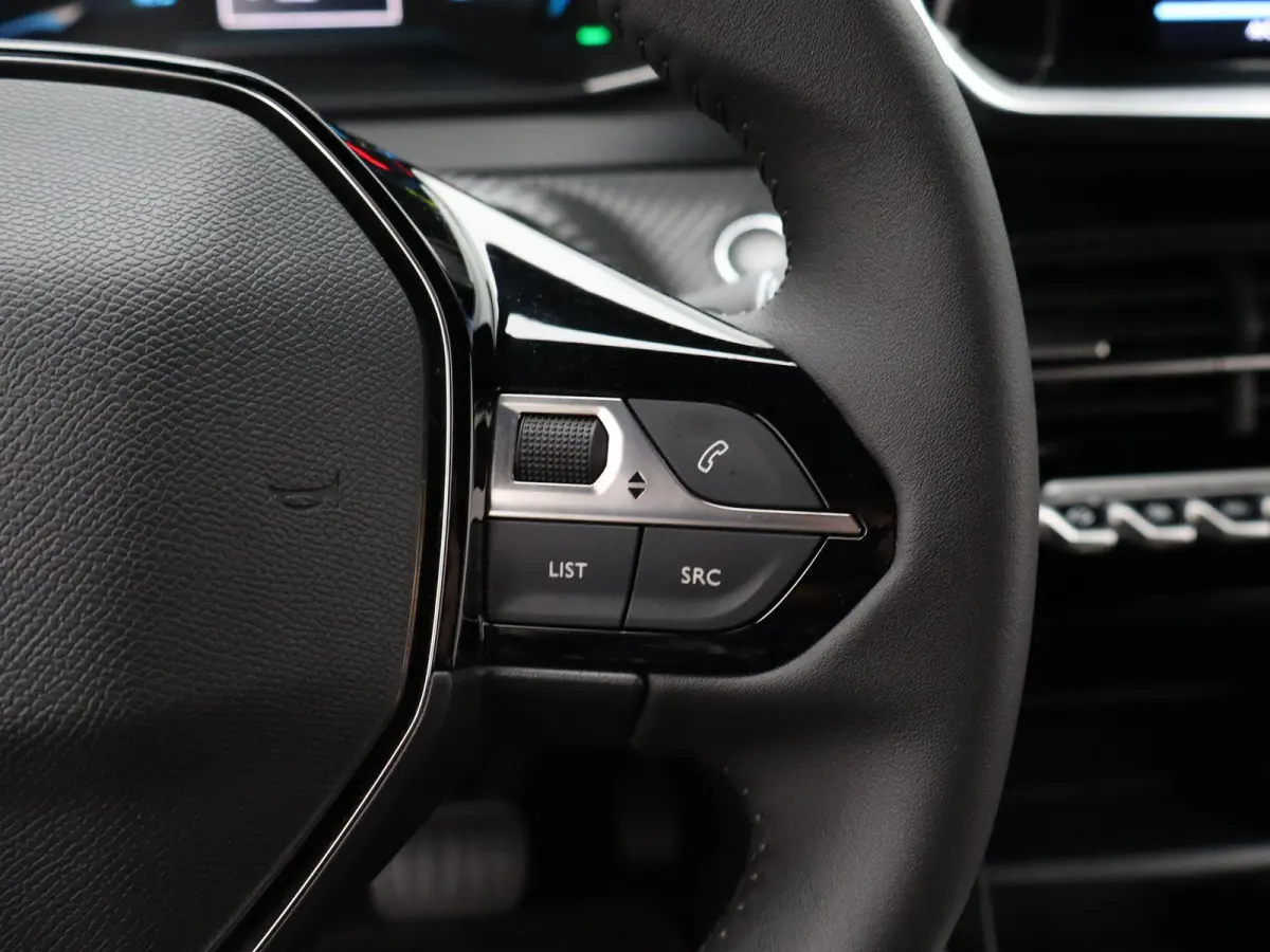 e-2008 Active Pack | Apple Carplay / Android Auto | Multifunctioneel Stuurwiel | Keyless |