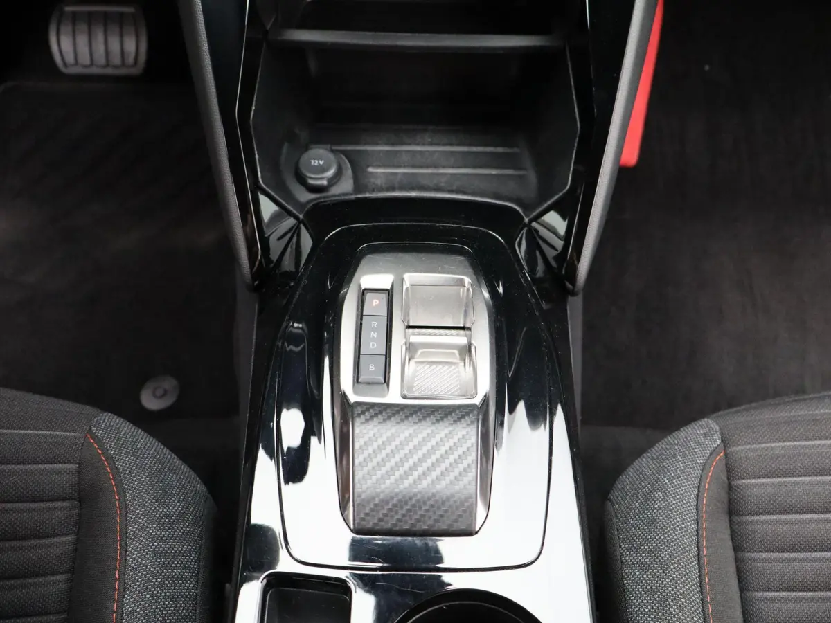 e-2008 Active Pack | Apple Carplay / Android Auto | Multifunctioneel Stuurwiel | Keyless |
