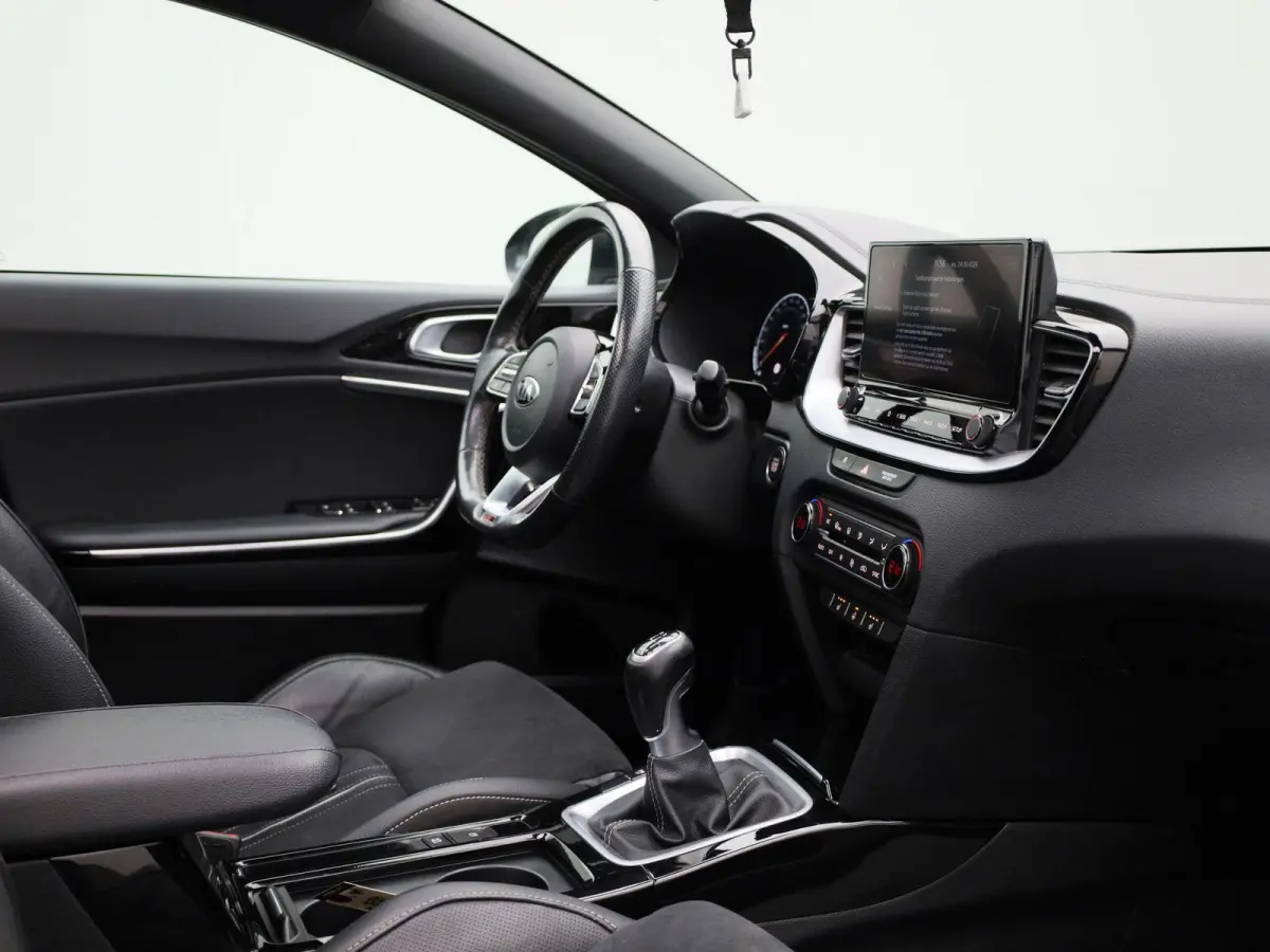 1.5 T-GDi GT-Line | Schuif/Kanteldak | Apple Carplay / Android Auto | Lichtmetalen Velgen | Sportstoelen | Camera | Virtual Cockpit |