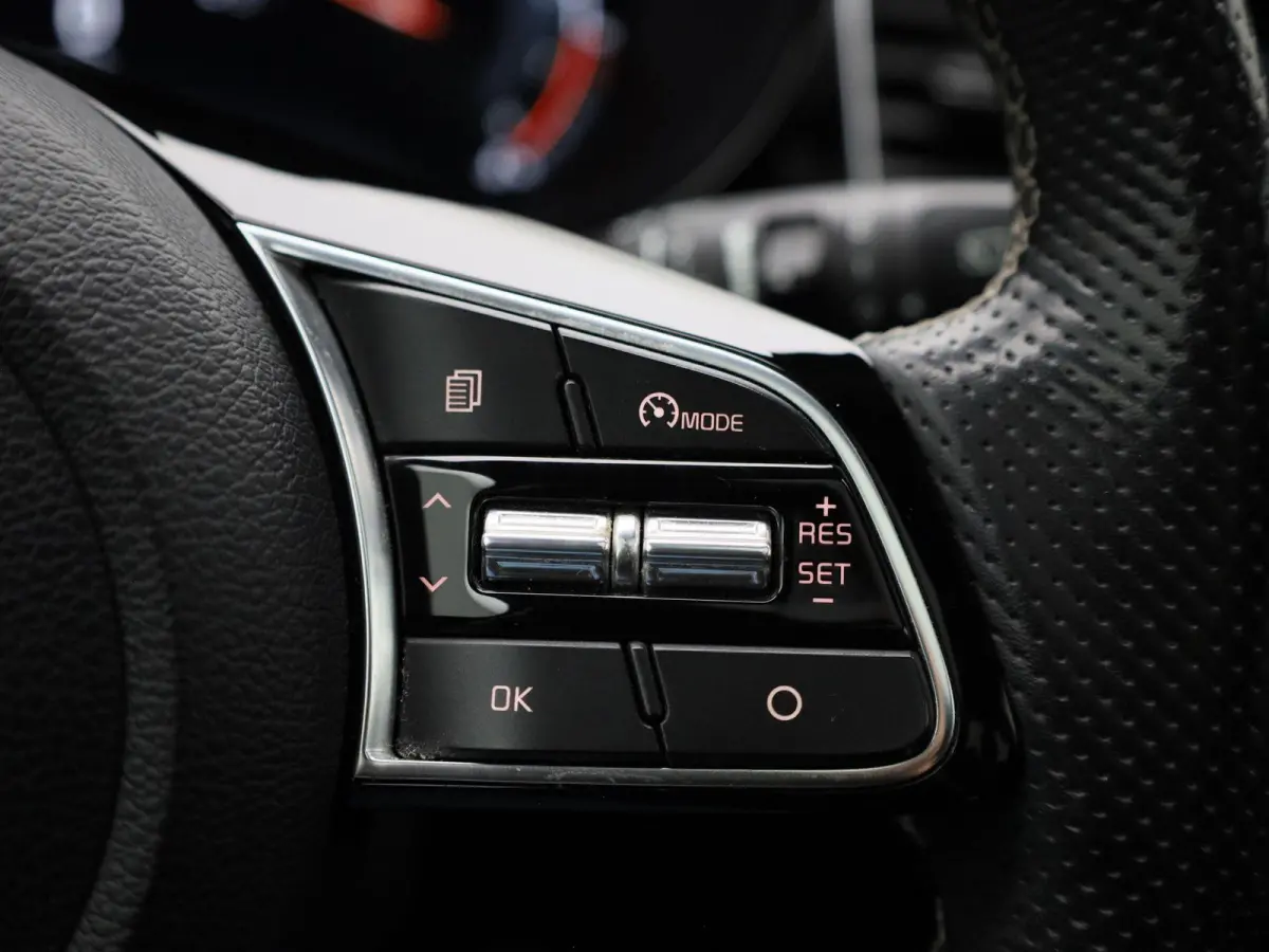 1.5 T-GDi GT-Line | Schuif/Kanteldak | Apple Carplay / Android Auto | Lichtmetalen Velgen | Sportstoelen | Camera | Virtual Cockpit |