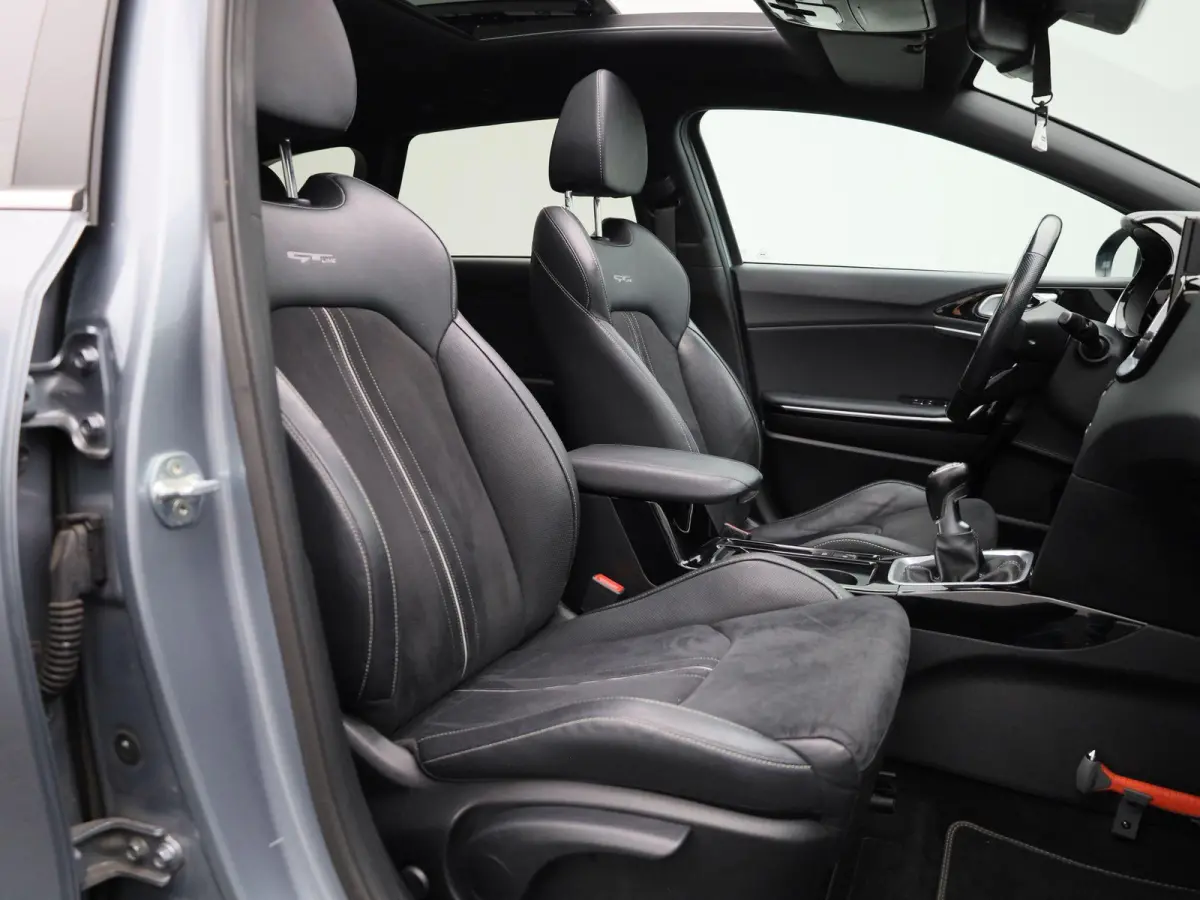1.5 T-GDi GT-Line | Schuif/Kanteldak | Apple Carplay / Android Auto | Lichtmetalen Velgen | Sportstoelen | Camera | Virtual Cockpit |