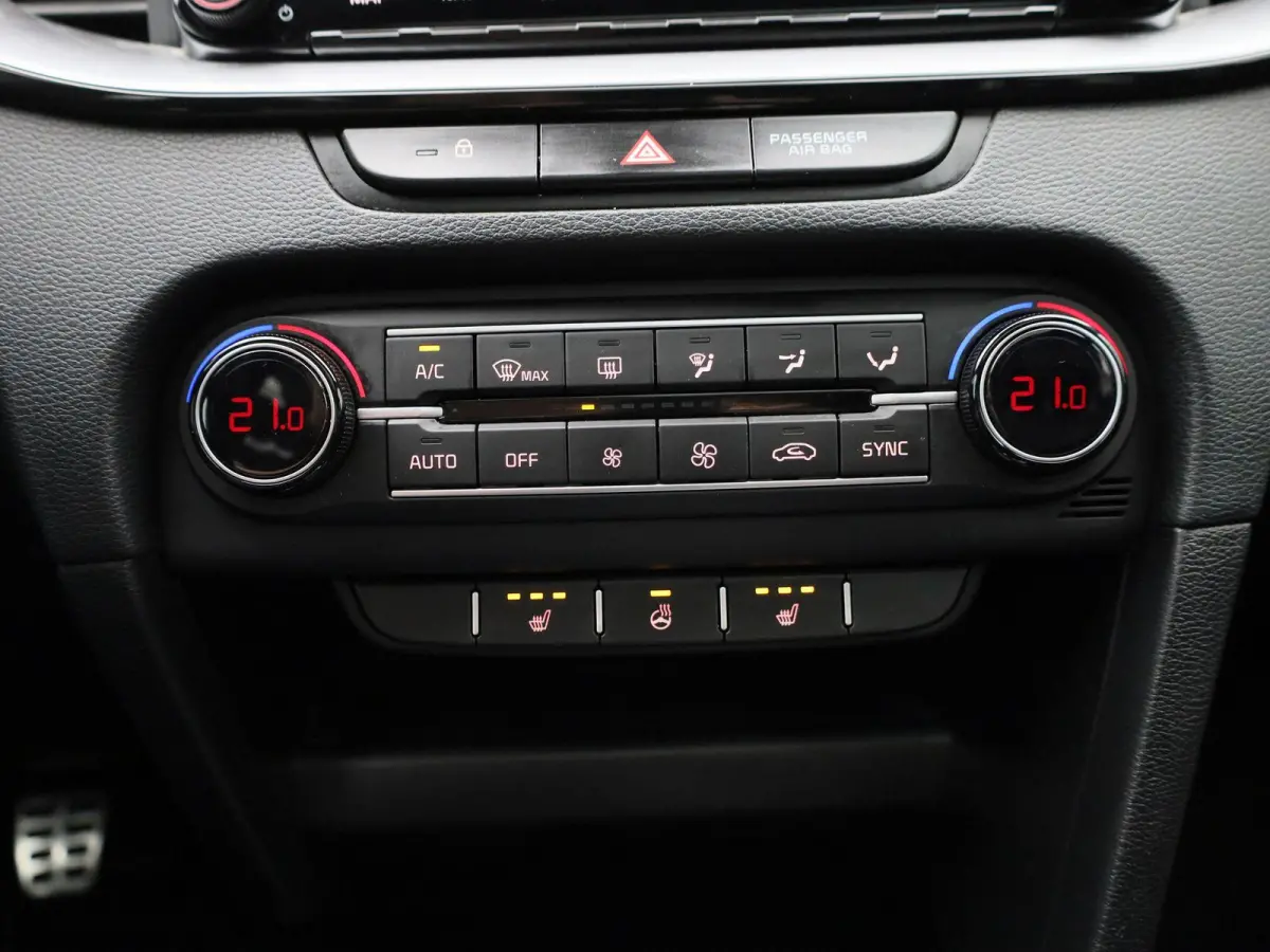 1.5 T-GDi GT-Line | Schuif/Kanteldak | Apple Carplay / Android Auto | Lichtmetalen Velgen | Sportstoelen | Camera | Virtual Cockpit |