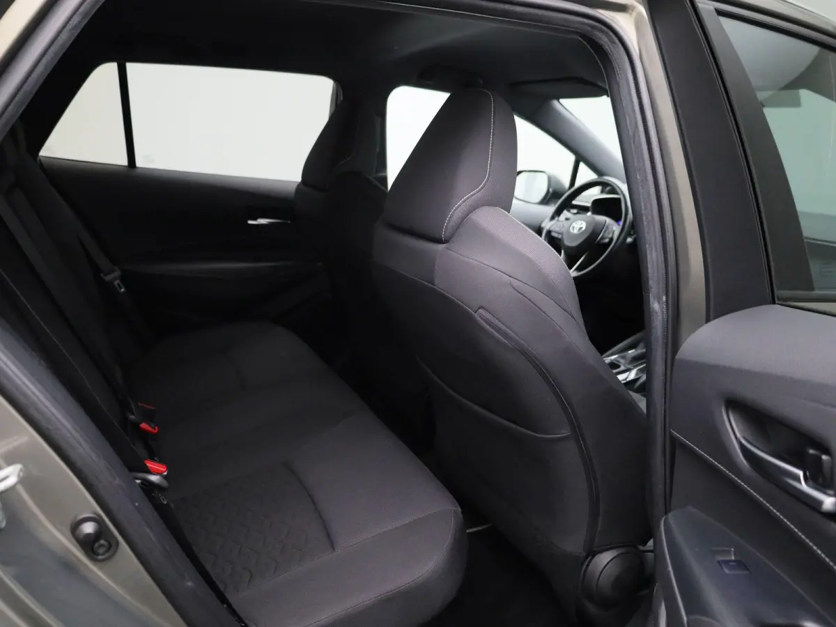 1.8 Hybrid Business Intro | Navigatie | Camera | Keyless | Privacy Glass | Lichtmetalen Velgen |
