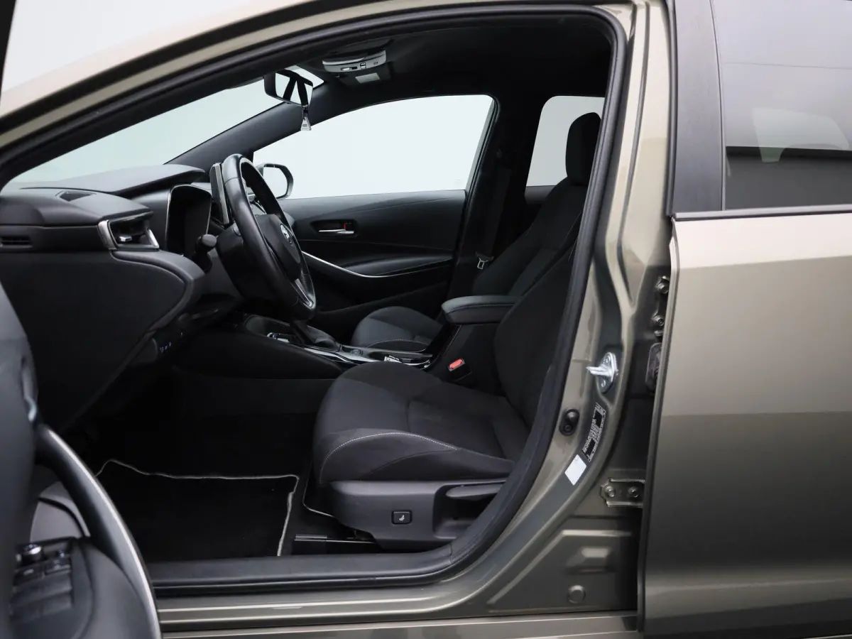 1.8 Hybrid Business Intro | Navigatie | Camera | Keyless | Privacy Glass | Lichtmetalen Velgen |