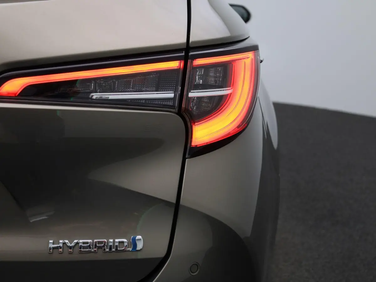 1.8 Hybrid Business Intro | Navigatie | Camera | Keyless | Privacy Glass | Lichtmetalen Velgen |