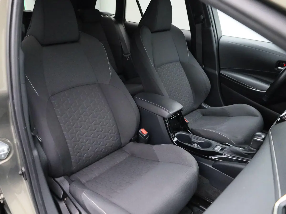 1.8 Hybrid Business Intro | Navigatie | Camera | Keyless | Privacy Glass | Lichtmetalen Velgen |