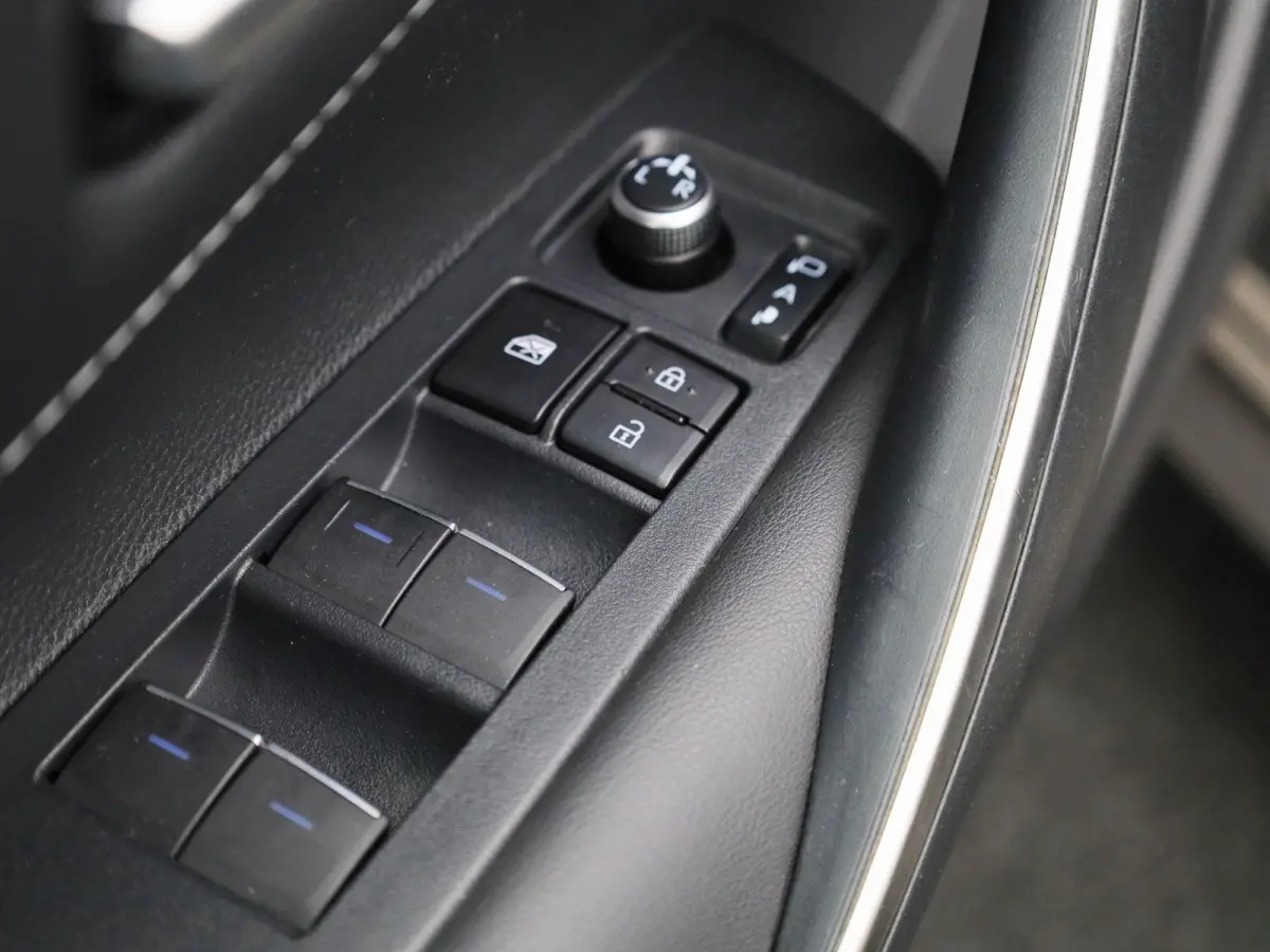 1.8 Hybrid Business Intro | Navigatie | Camera | Keyless | Privacy Glass | Lichtmetalen Velgen |