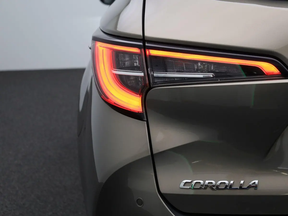 1.8 Hybrid Business Intro | Navigatie | Camera | Keyless | Privacy Glass | Lichtmetalen Velgen |