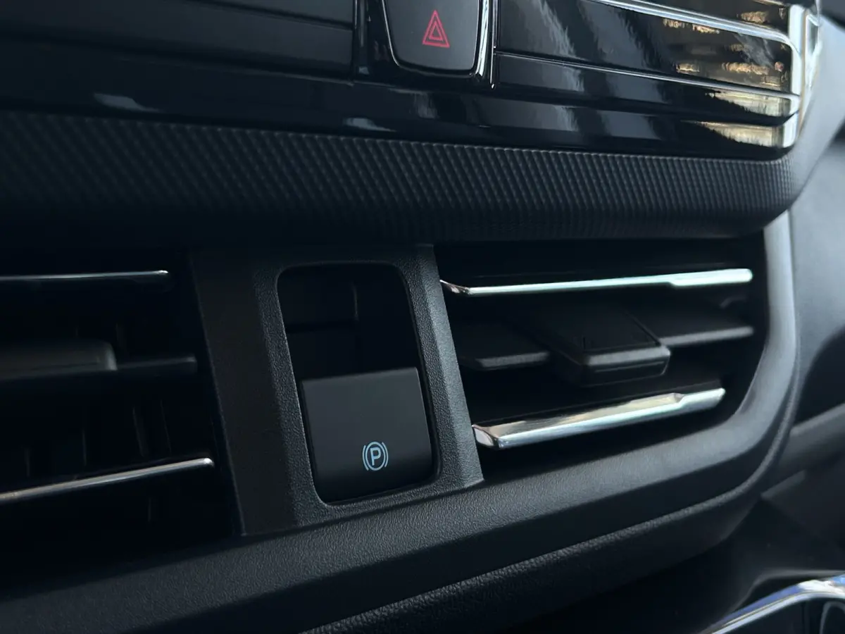 320 L2 Grey Platinum Plug-in Hybrid | 0,99% Financial Lease | Dubbel Cabine | Direct Leverbaar | Lederen Bekleding