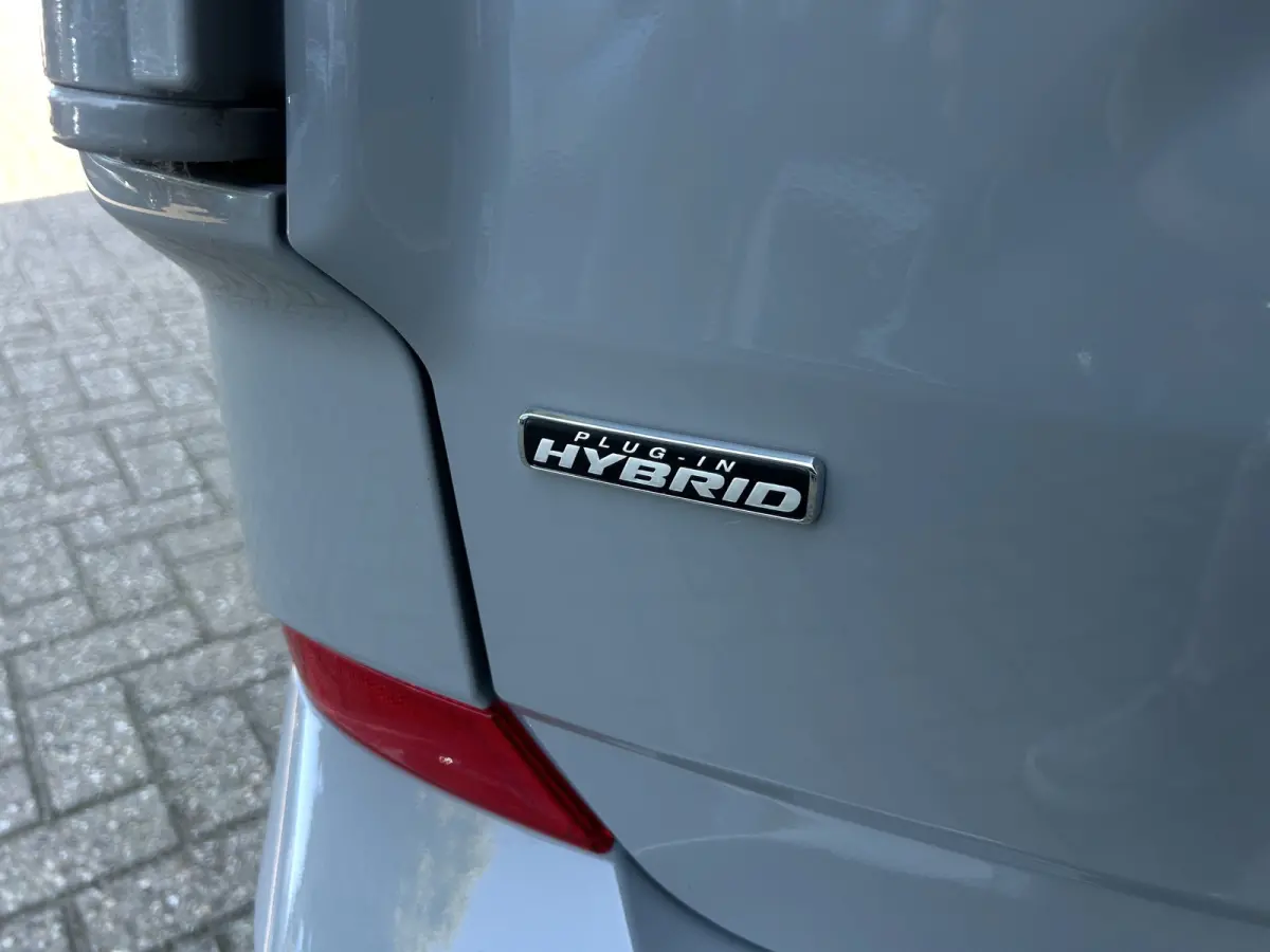 320 L2 Grey Platinum Plug-in Hybrid | 0,99% Financial Lease | Dubbel Cabine | Direct Leverbaar | Lederen Bekleding