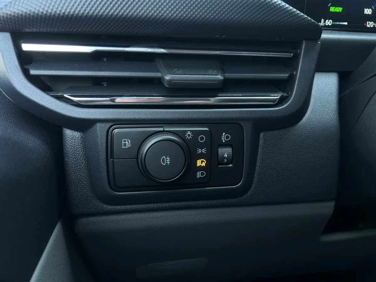 320 L2 Grey Platinum Plug-in Hybrid | 0,99% Financial Lease | Dubbel Cabine | Direct Leverbaar | Lederen Bekleding