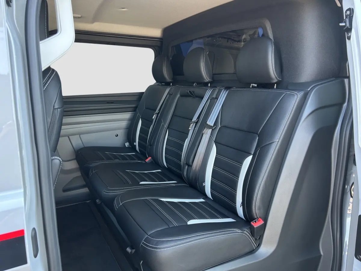 320 L2 Grey Platinum Plug-in Hybrid | 0,99% Financial Lease | Dubbel Cabine | Direct Leverbaar | Lederen Bekleding