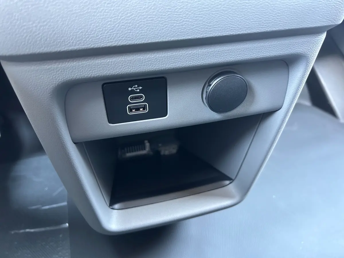 320 L2 Grey Platinum Plug-in Hybrid | 0,99% Financial Lease | Dubbel Cabine | Direct Leverbaar | Lederen Bekleding